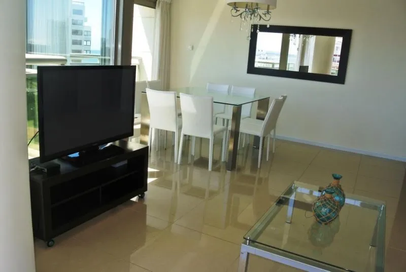 Apartamento dos dormitorios Imperiale en alquiler — foto 2
