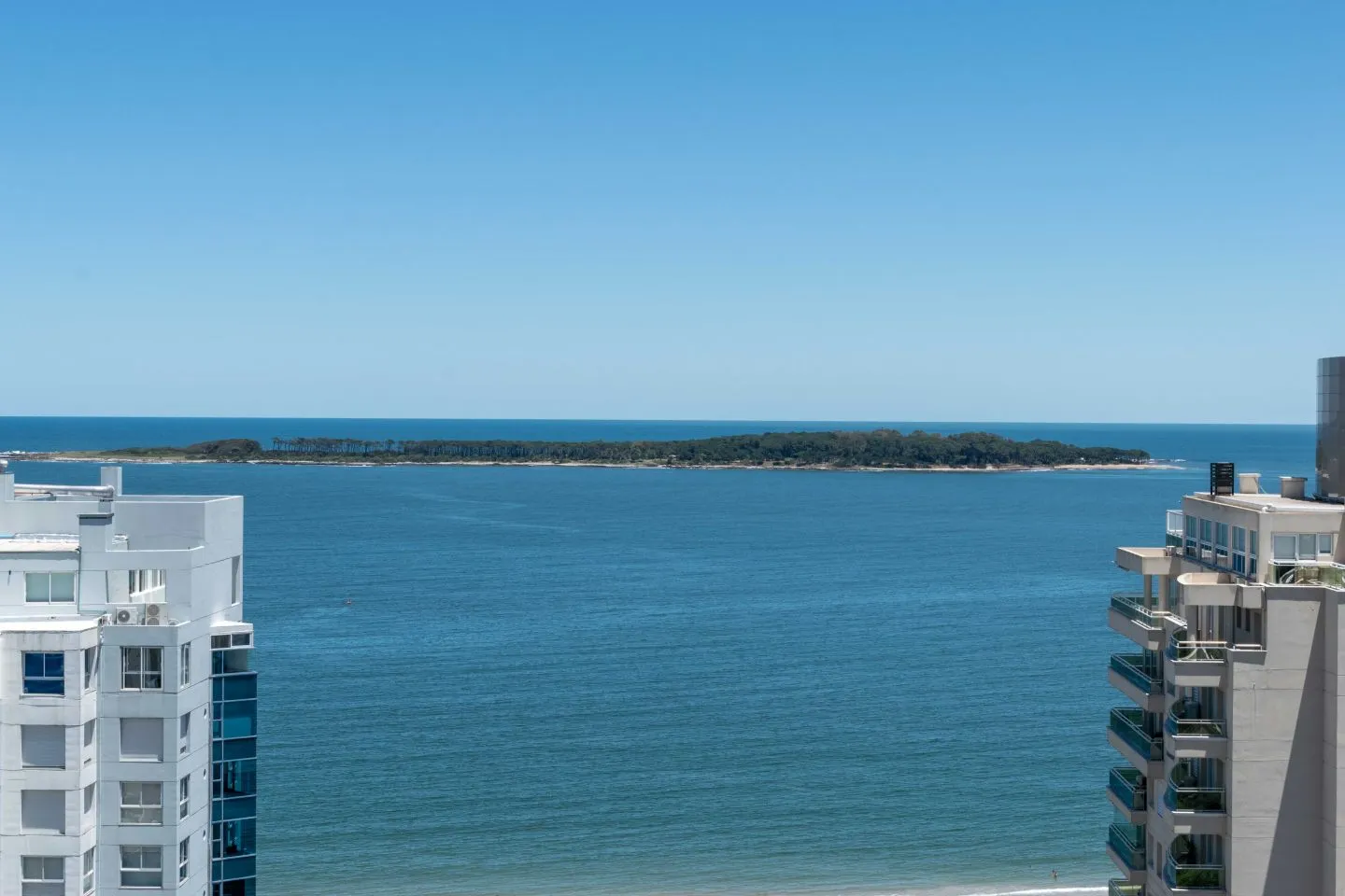Apartamento 3 dormitorios en Playa Mansa — foto 2