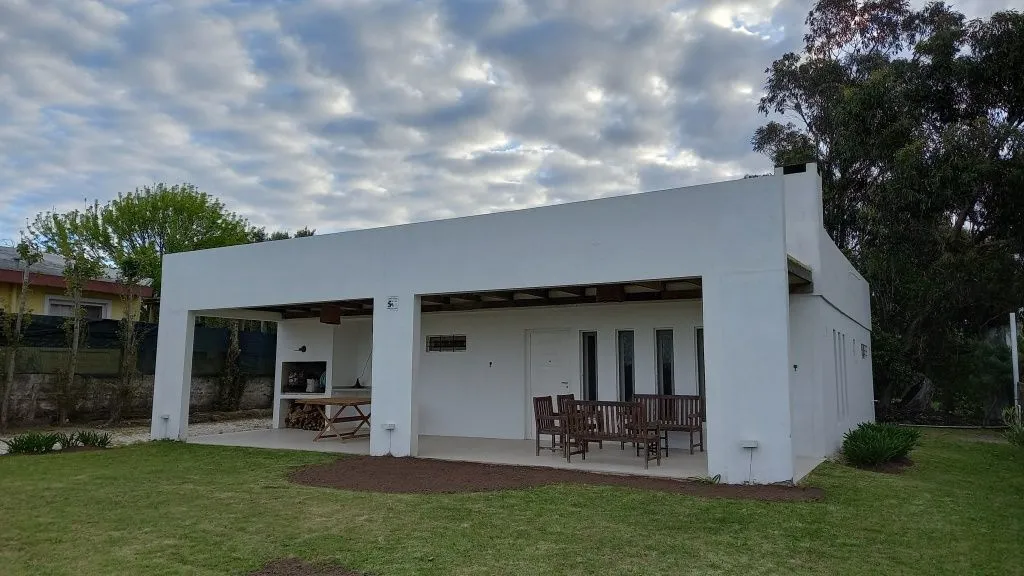 VENTA DE CASA 2 DORMITORIOS EN ESQUINA EN EL CHORRO — foto 4