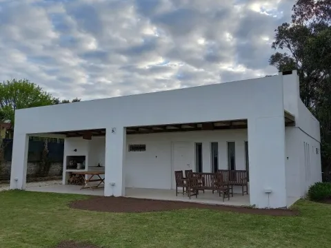 VENTA DE CASA 2 DORMITORIOS EN ESQUINA EN EL CHORRO — foto 4
