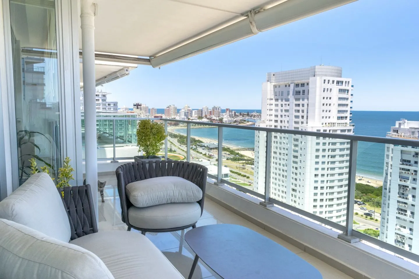 Apartamento 3 dormitorios en Playa Mansa — foto 3