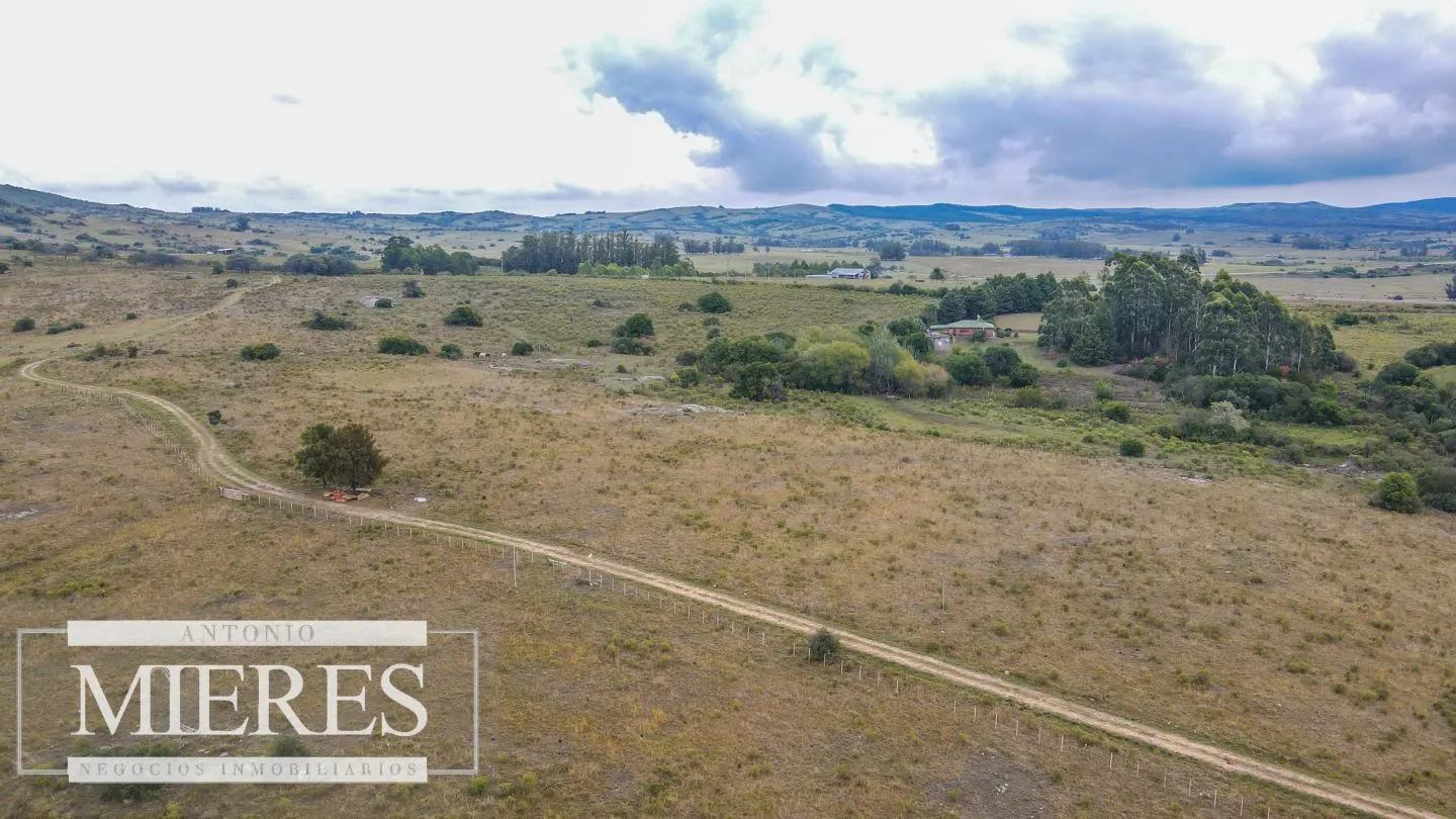 Campo con casa e instalaciones en Pueblo Edén 89ha — foto 12