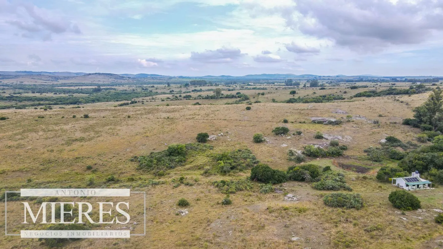 Campo con casa e instalaciones en Pueblo Edén 89ha — foto 14