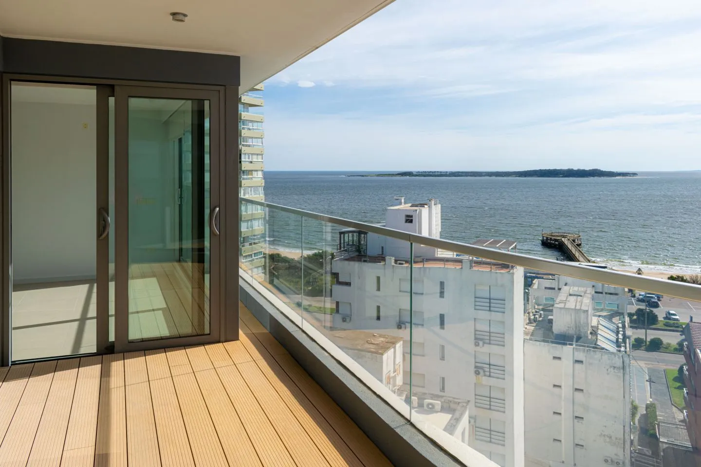Venta apartamento 3 dormitorios - Playa Mansa — foto 1