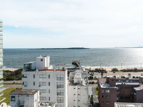 Venta apartamento 3 dormitorios - Playa Mansa — foto 2