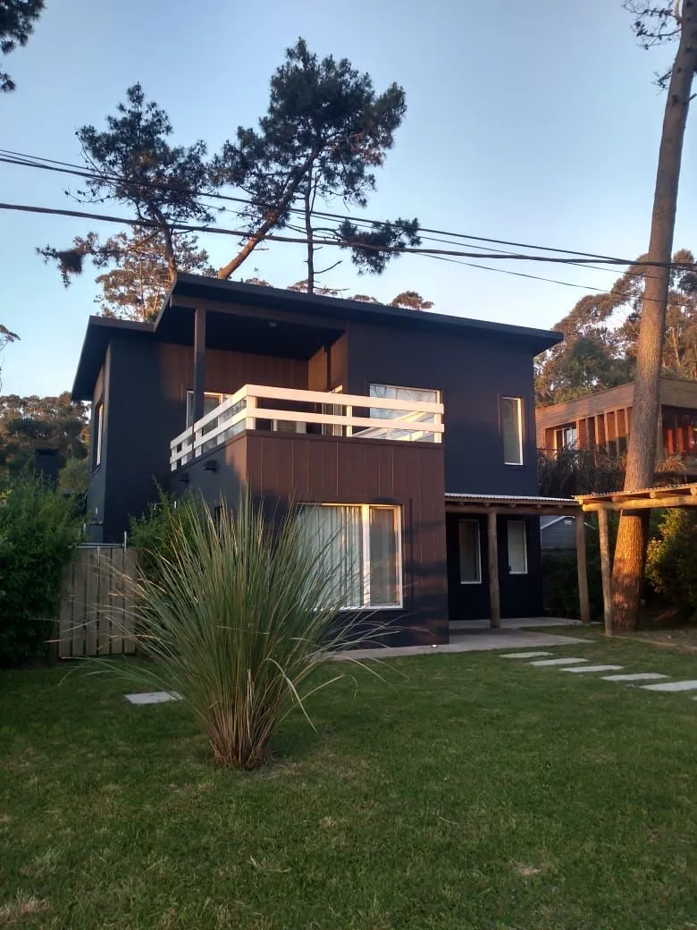 Alquiler casa 3 dorm en La Juanita barrio residencial — foto 1