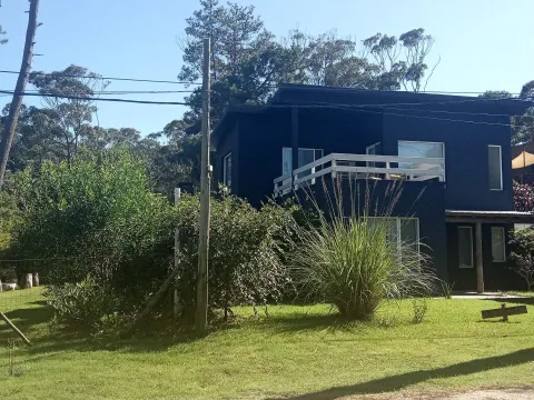 Alquiler casa 3 dorm en La Juanita barrio residencial — foto 3