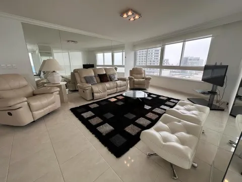 Venta apartamento 3 dormitorios primera linea- Playa Mansa