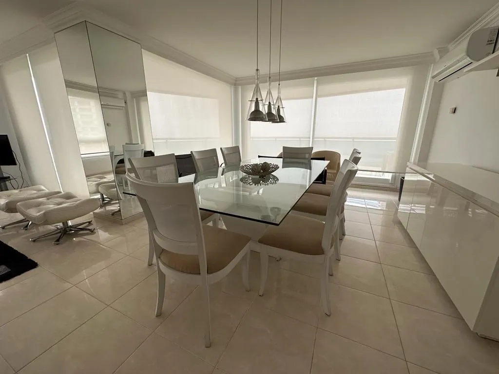 Venta apartamento 3 dormitorios primera linea- Playa Mansa — foto 2