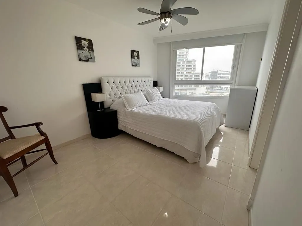 Venta apartamento 3 dormitorios primera linea- Playa Mansa — foto 8