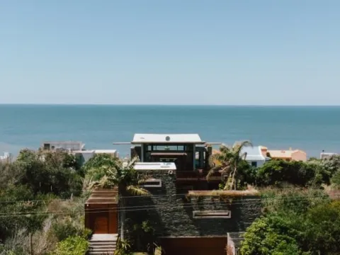 VENTA DE CASA EN PUNTA PIEDRAS 4 DORMITORIOS Y PISCINA — foto 2