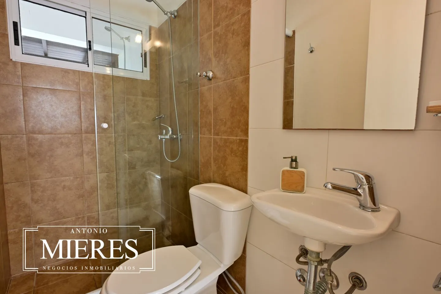 VENTA DE CASA EN EL CHORRO CON PSICINA Y 6 DORMITORIOS — foto 28