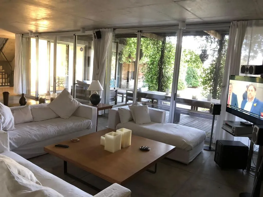 VENTA Y ALQUILER TEMP. CASA DE 8 DORMITORIOS CON PISCINA — foto 7