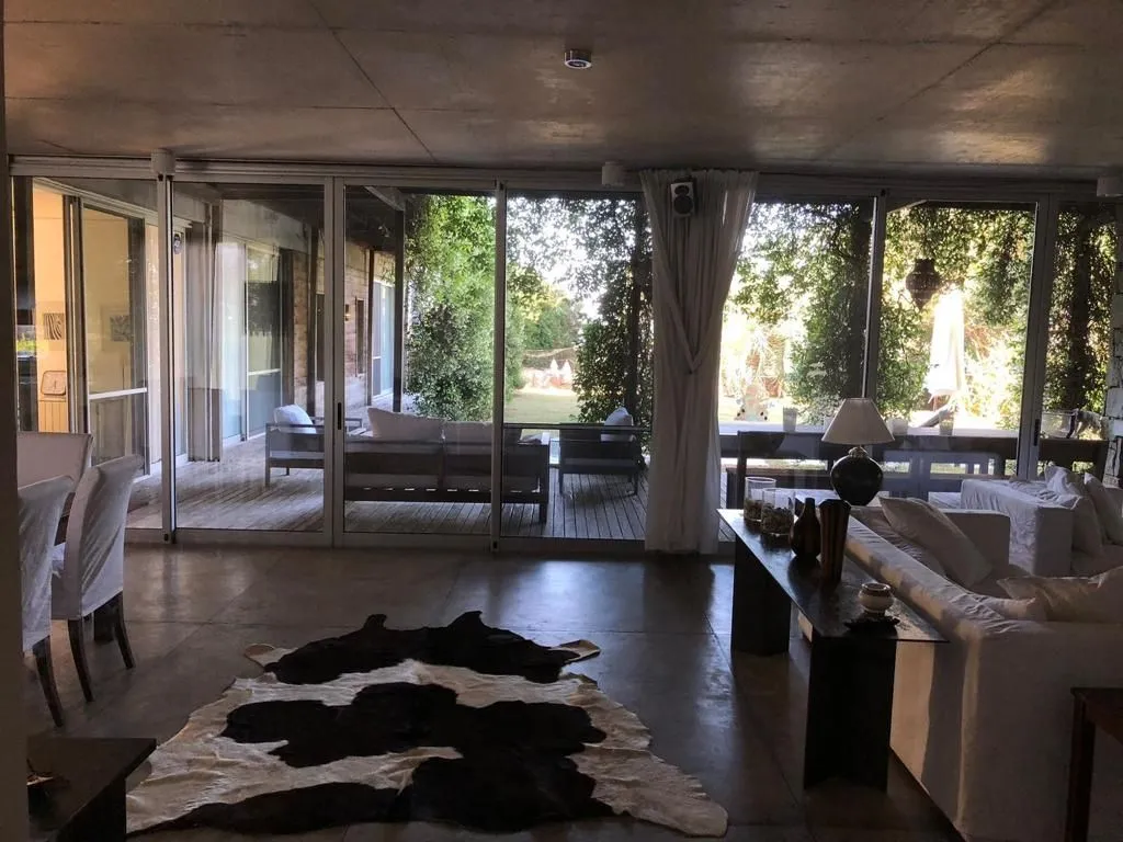 VENTA Y ALQUILER TEMP. CASA DE 8 DORMITORIOS CON PISCINA — foto 8