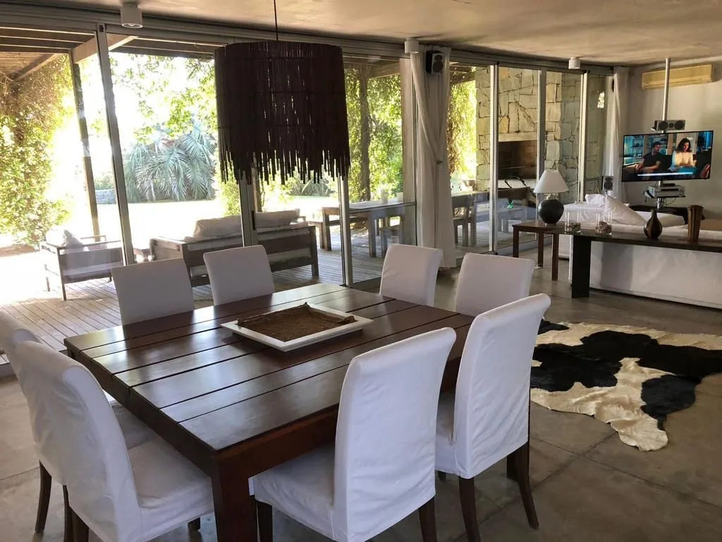 VENTA Y ALQUILER TEMP. CASA DE 8 DORMITORIOS CON PISCINA — foto 10