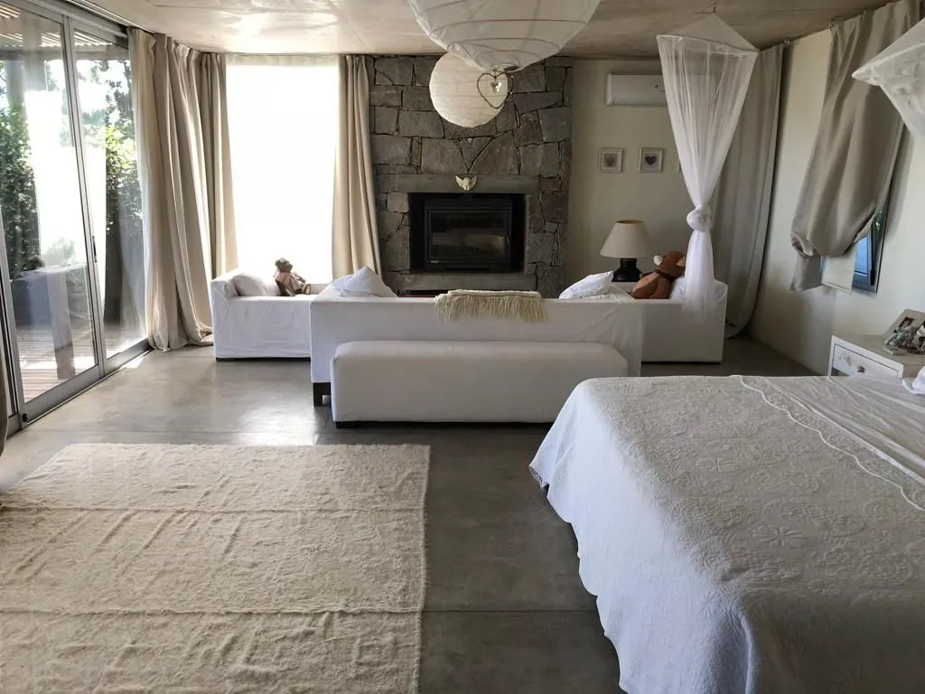 VENTA Y ALQUILER TEMP. CASA DE 8 DORMITORIOS CON PISCINA — foto 11