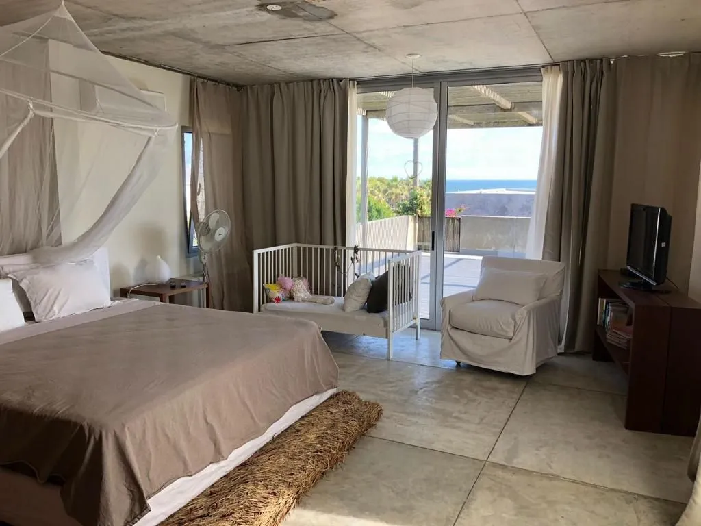 VENTA Y ALQUILER TEMP. CASA DE 8 DORMITORIOS CON PISCINA — foto 13