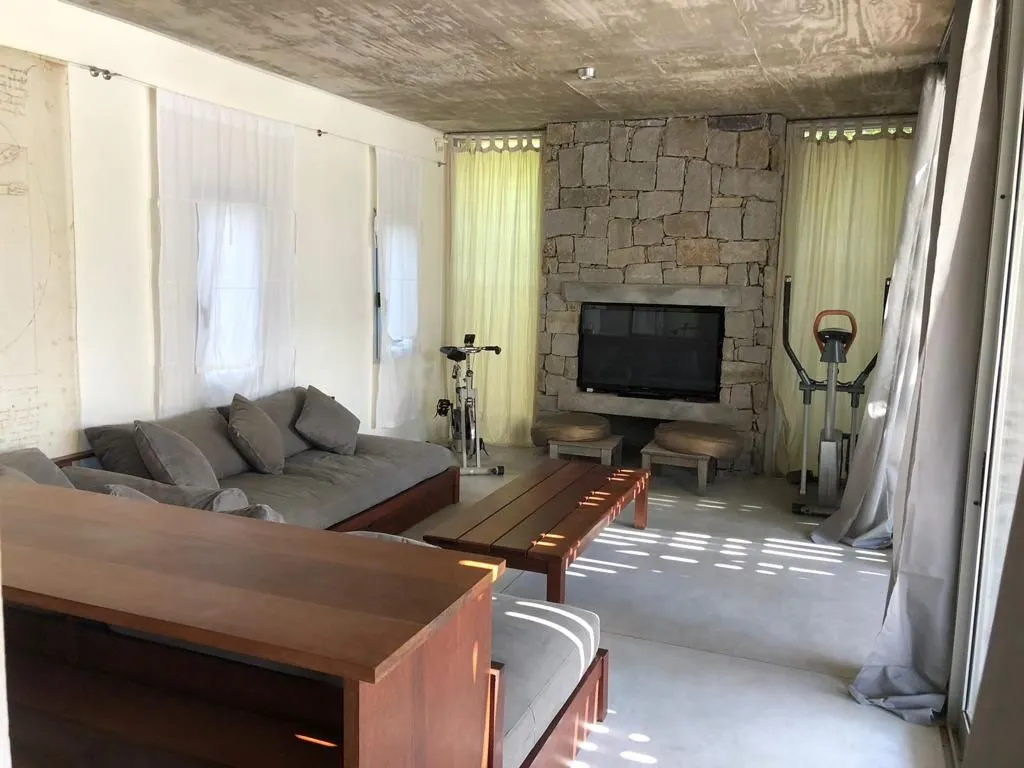 VENTA Y ALQUILER TEMP. CASA DE 8 DORMITORIOS CON PISCINA — foto 16