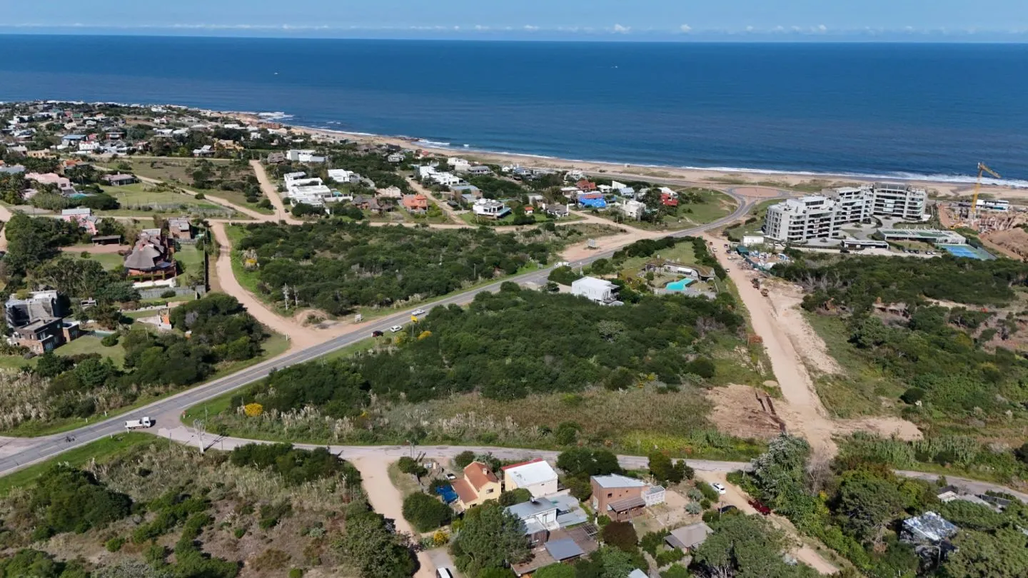 VENTA DE GRAN LOTE APTO PARA BLOQUES BAJOS - SOBRE R-104 — foto 4