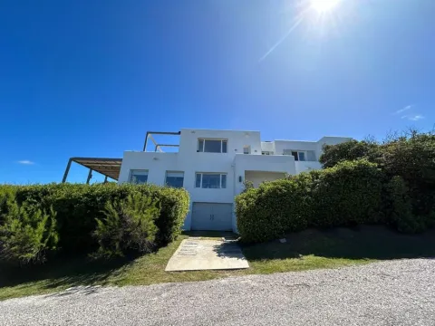 Espectacular casa en alquiler en el pueblo de Jose Ignacio