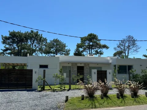 ALQUILER TEMPORARIO - CASA 3 DORM. CON PISCINA EN LA BARRA — foto 3