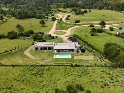 Alquiler y venta Casa a estrenar en Barrio privado a 5' de J