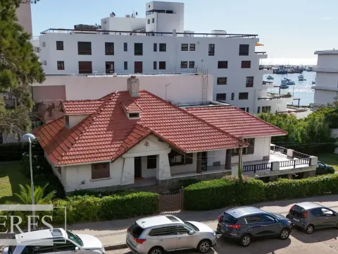 Venta casa 2 dormitorios  calle 20 - Península