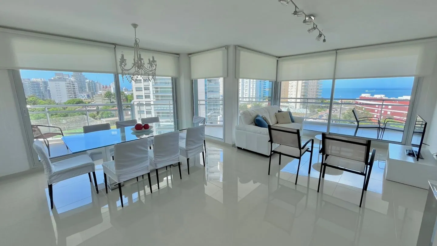 Venta apartamento 3 dormitorios- Playa Mansa — foto 1