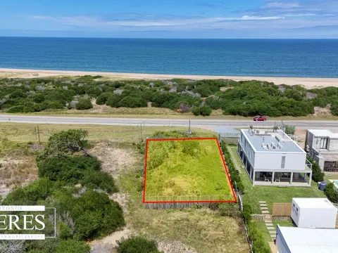 Venta de lote en primera línea en La Juanita