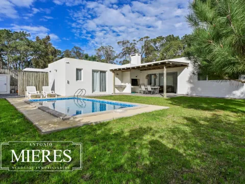 VENTA DE CASA EN LABARRA, 3 DORMITORIOS Y PISCINA