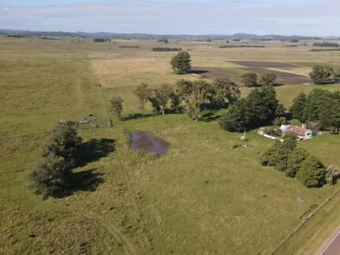 Chacra8ha  con Casa sobre ruta 13