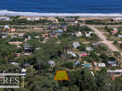 Venta lote en La Juanita, calle muy linda!