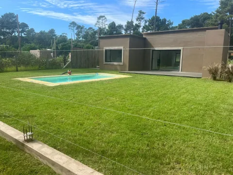 Venta casa 3 dormitorios - Parque Burnett — foto 2