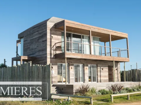 Venta y Alquiler de casa 3 dormitorios en Santa Monica c/vista lagun