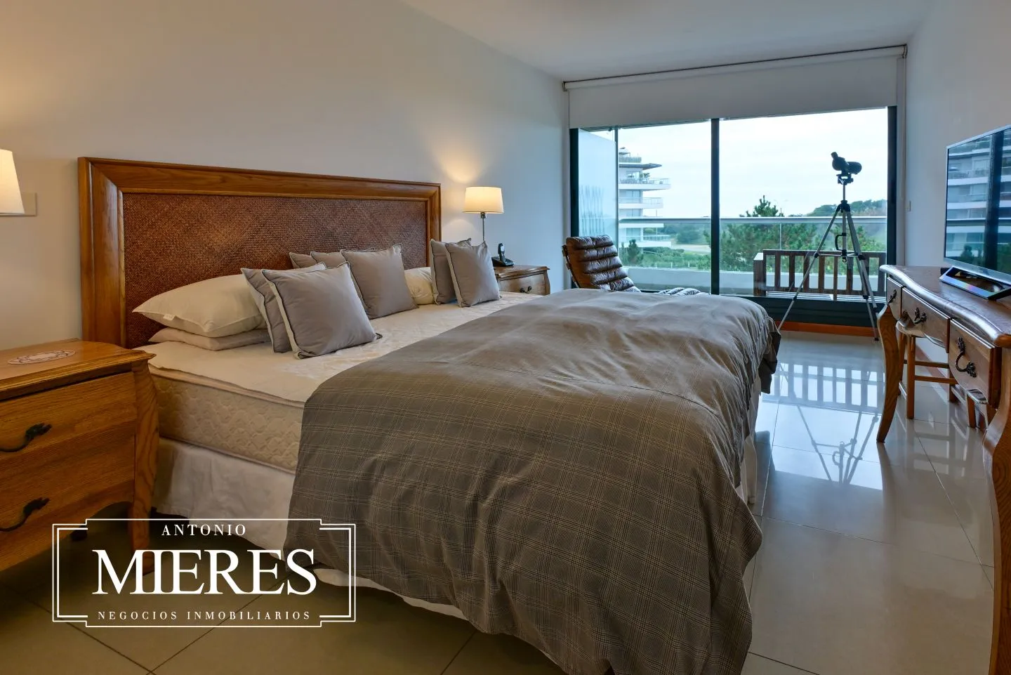 Alquiler  apartamento de 3 Dormitorios - Playa Brava — foto 10