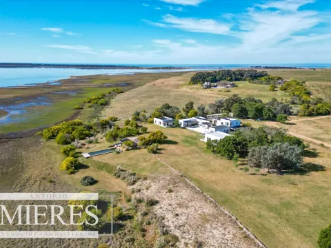 Espectacular chacra en venta 10 dormitorios sobre laguna en La Rinconada a pasos del mar!