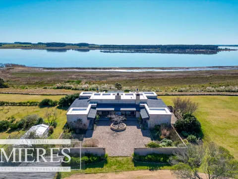 Espectacular chacra en venta 10 dormitorios sobre laguna en La Rinconada a pasos del mar! — foto 2