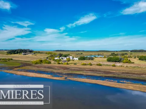 Espectacular chacra en venta 10 dormitorios sobre laguna en La Rinconada a pasos del mar! — foto 3