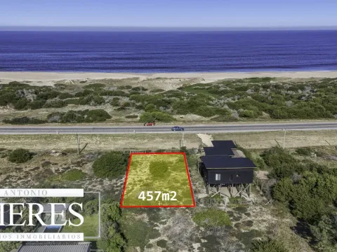 Se vende lote frente al mar en barrio La Juanita!