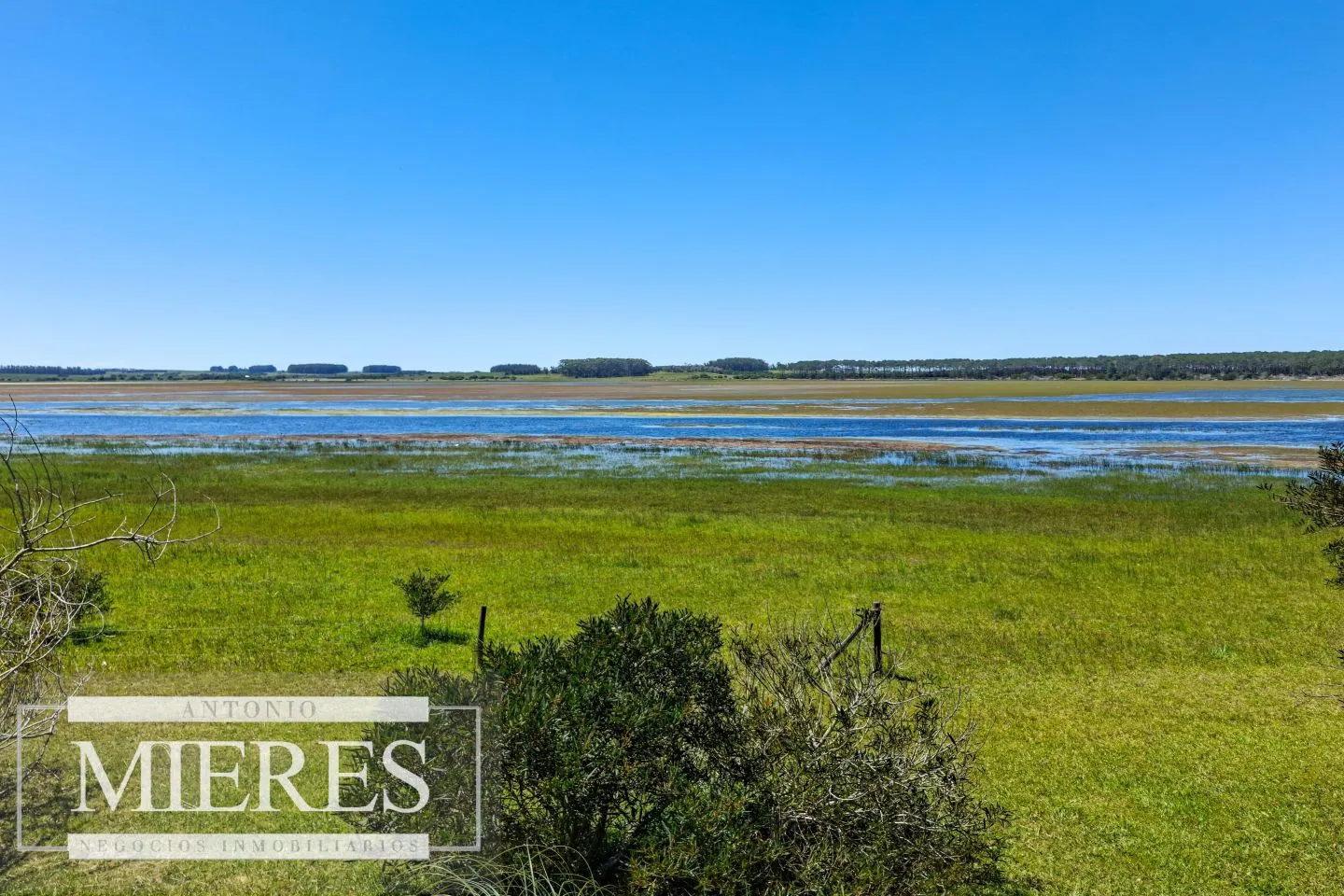 Espectacular chacra en venta 10 dormitorios sobre laguna en La Rinconada a pasos del mar! — foto 27