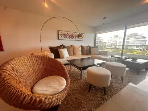 Alquiler  apartamento de 3 Dormitorios y dep - Playa Brava — foto 3