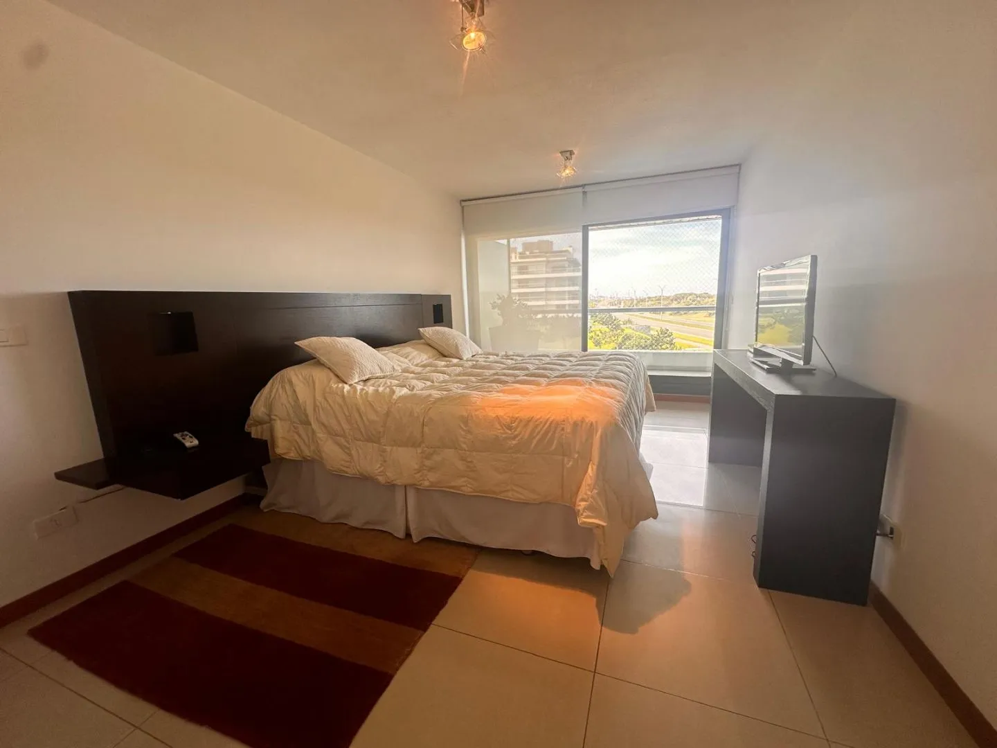 Alquiler  apartamento de 3 Dormitorios y dep - Playa Brava — foto 8