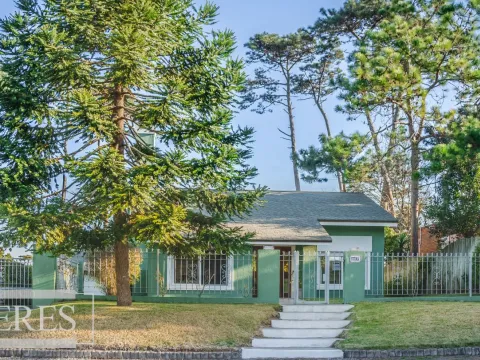 Venta de casa de 3 dormitorios - Pinares