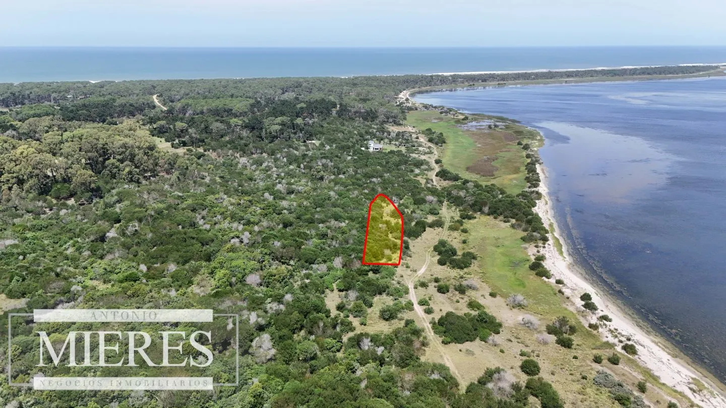 Lote en venta 1era linea Laguna garzon, El Caracol — foto 2