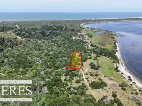 Lote en venta 1era linea Laguna garzon, El Caracol — foto 2