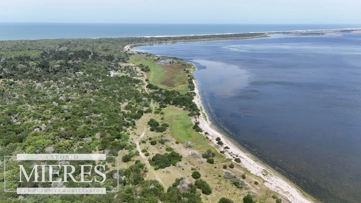 Lote en venta 1era linea Laguna garzon, El Caracol — foto 3