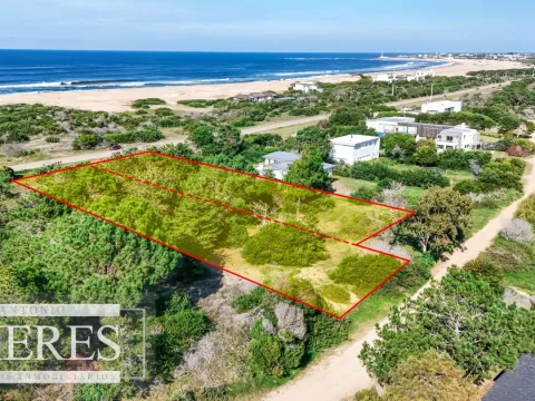 Venta de 2 Lotes total 3500m2  con Vista al Mar y al Faro