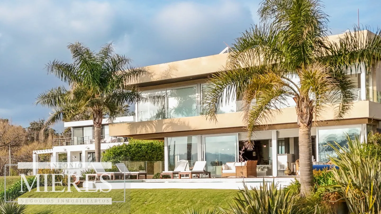 Venta casa 4 dormitorios- Playa Mansa — foto 1