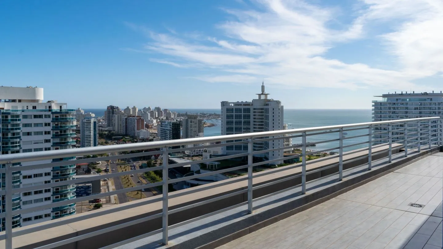 Venta Apartamento 3 dormitorios - Playa Mansa — foto 1