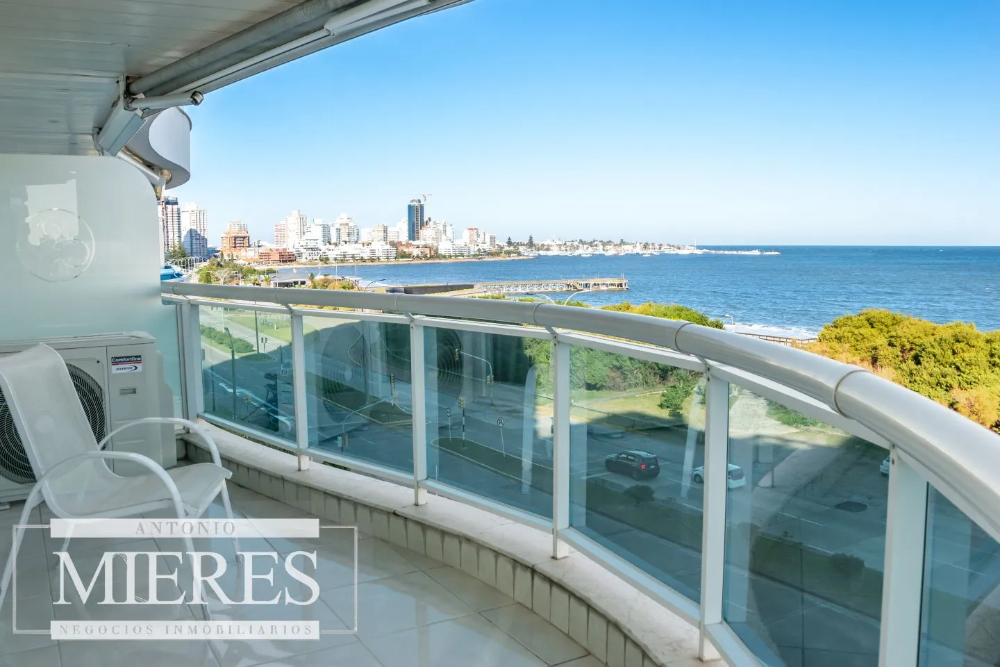 Venta de apartamento 3 dormitorios - Playa Mansa — foto 2